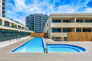 Outdoor pool - Oceanside Resort & Twin Towers (Tauranga)