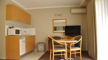 Triple Room, Accessible | Private kitchenette | Microwave, coffee/tea maker, electric kettle, cookware/dishes/utensils