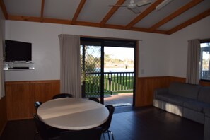 Ferienhütte, 2 Schlafzimmer, barrierefrei | Wohnbereich