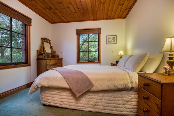 Classic Cottage, 1 Bedroom, Kitchen (Hollyhock Cottage) | View from room