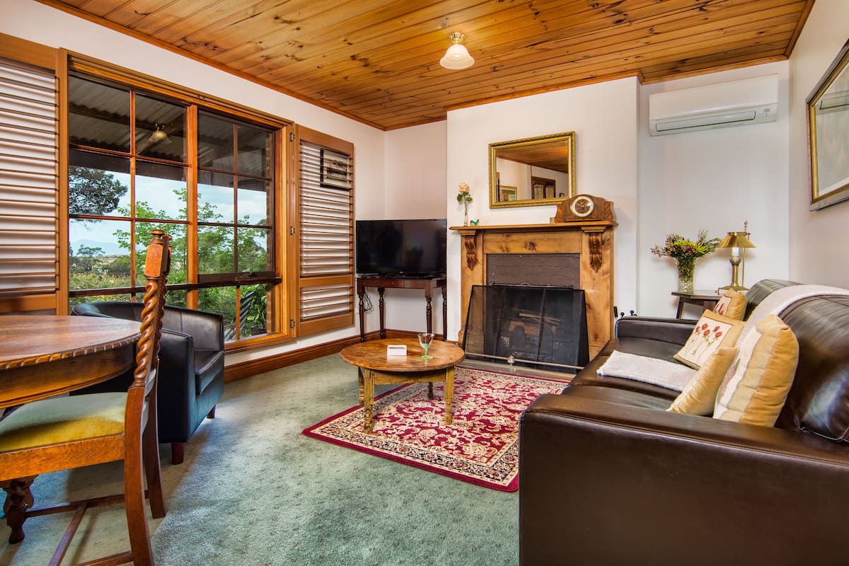 Classic Cottage, 1 Bedroom, Kitchen (Hollyhock Cottage) | 1 bedroom, premium bedding, memory-foam beds, individually decorated