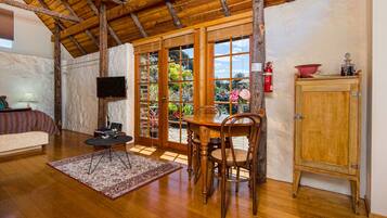 Classic Studio, Kitchenette (Studio Cottage) | In-room dining
