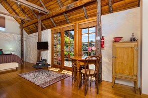 Estudio clásico, cocineta (Studio Cottage) | Servicio a la habitación