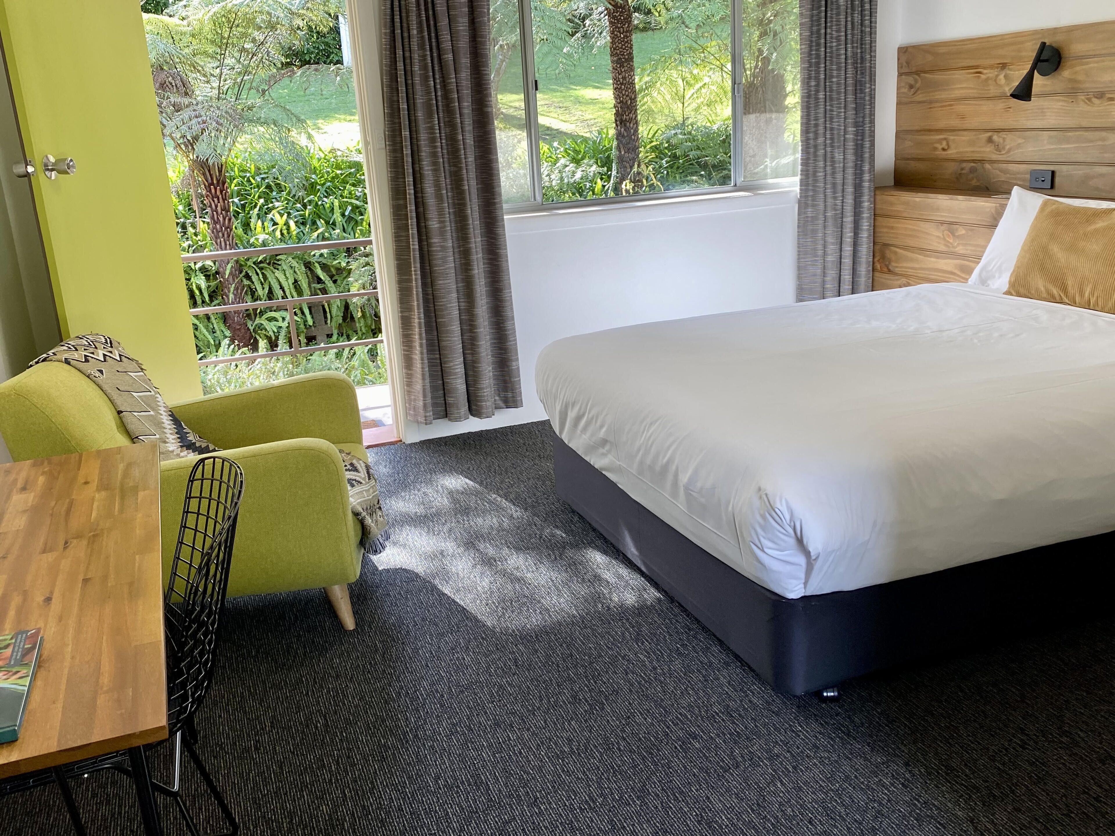 Premium bedding, minibar, individually furnished, desk