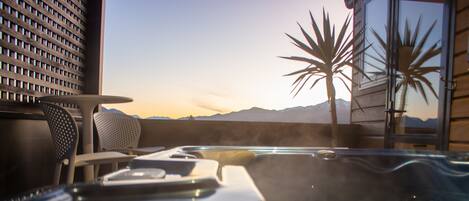 Studio exécutif, 1 trÚs grand lit, cuisinette (Executive Spa Pool Suite) | Terrasse/patio