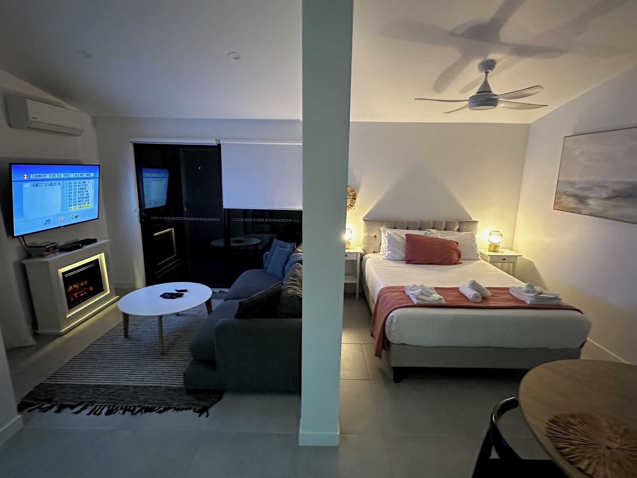 Comfort studio, 1 queensize bed | Badkamer | Een douche, een regendouche, gratis toiletartikelen, een haardroger