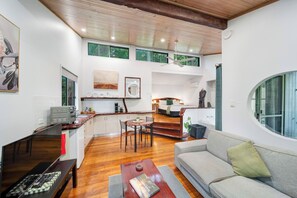 Standard Studio, Non Smoking, Kitchenette (Rainforest Villa) | 1 bedroom, individually decorated, individually furnished