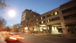 Front of property - Canberra City YHA - Hostel (Canberra)