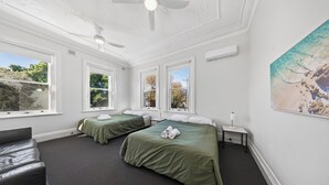 Rom – standard, 2 queensize-senger, ikke-røyk, delt bad (Queen & King Single)
