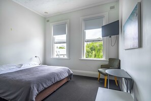 Chambre Standard, non-fumeur, salle de bains commune (Queen)