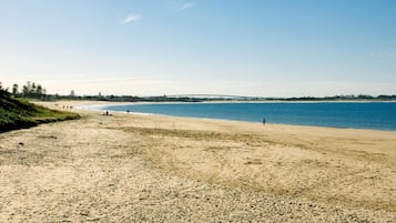 Una playa cerca