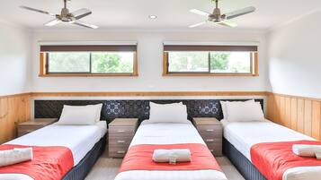 Iron/ironing board, free WiFi, bed sheets