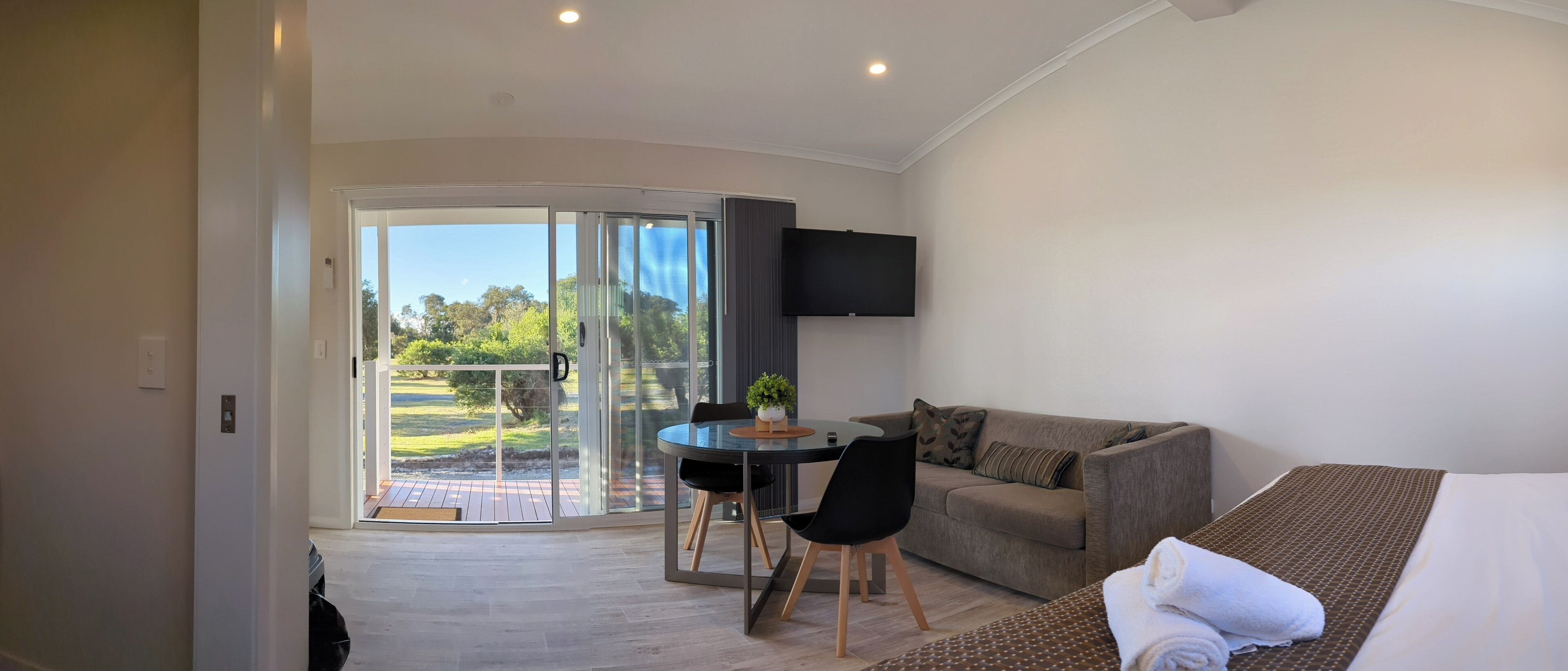 Deluxe Studio Suite | Individually decorated, individually furnished, free WiFi, bed sheets