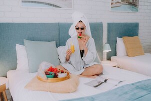 Deluxe Double or Twin Room, Multiple Beds, Kitchenette | Premium bedding, down comforters, pillowtop beds, individually decorated