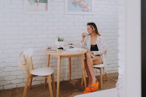 Deluxe Double or Twin Room, Multiple Beds, Kitchenette | Premium bedding, down comforters, pillowtop beds, individually decorated - Mulwala Resort (Mulwala)