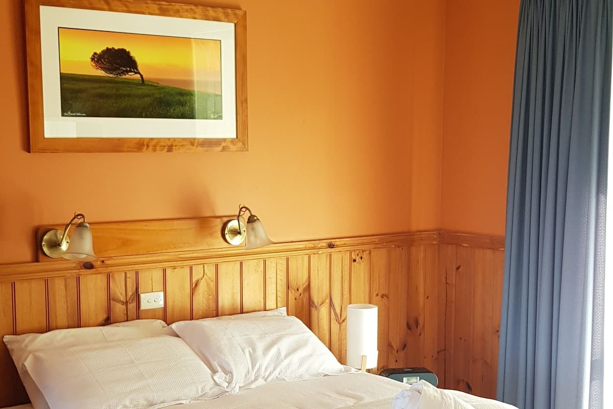 panoramic cottage, 1 bedroom, kitchen, ocean view | desk, soundproofing, iron/ironing board, bed sheets