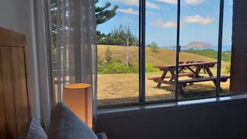 Habitación estándar con 2 camas individuales, vista al mar | Vista a la playa o el mar