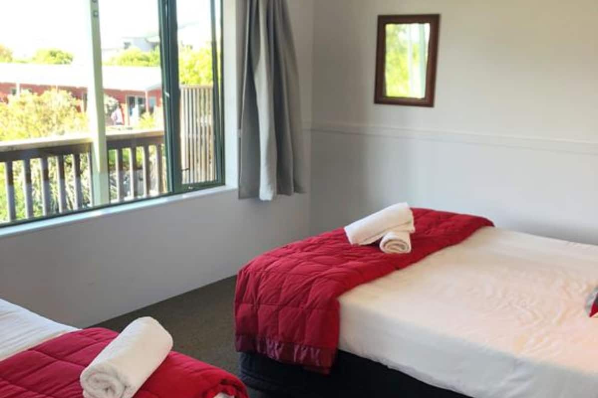 Two Bedroom Park Motel | 1 bedroom, desk, cribs/infant beds, free WiFi