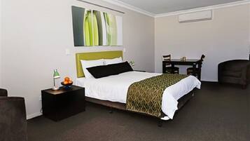 Minibar, desk, soundproofing, iron/ironing board