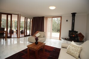 Living room - Aurora Cottages (Pomonal)