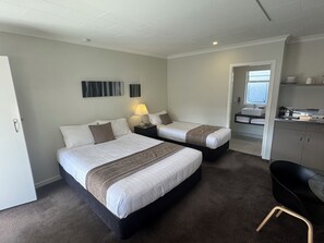 Deluxe Studio, Non Smoking, Kitchenette