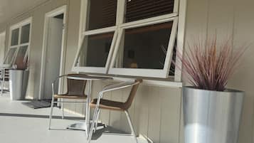 Studio Deluks, Bebas Asap Rokok, dapur kecil | Teras/patio
