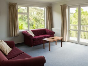 Premium Suite, 2 Bedrooms | In-room safe, free WiFi - Bay Motel (Oban)