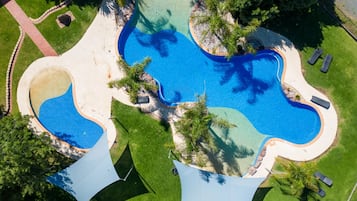 屋外プール、サンラウンジャー