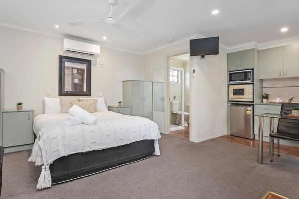 Studio Inland | Iron/ironing board, cribs (free), bed sheets