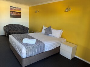 Standardzimmer, Nichtraucher, Whirlpool (Spa Room) | Bügeleisen/Bügelbrett, kostenloses WLAN