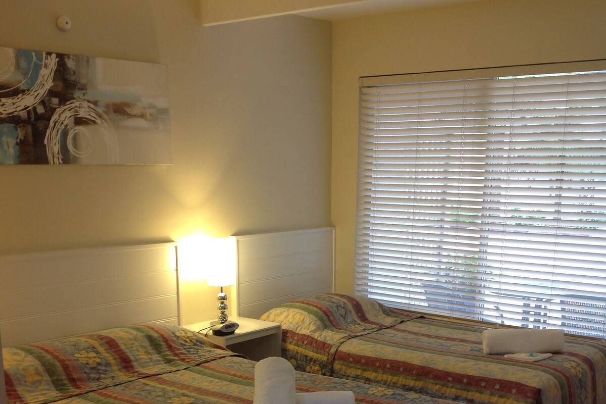 Standard Studio, Non Smoking, Kitchenette (Kitchenette Room) | Iron/ironing board, free WiFi, bed sheets
