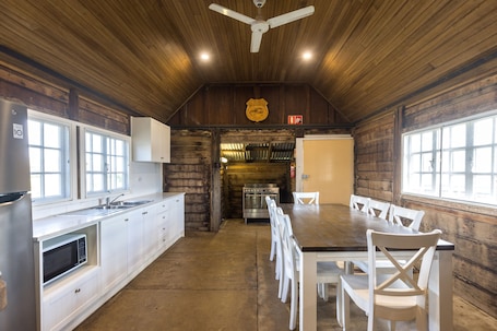 Log Cabin | Private kitchen | Shared fridge, microwave, coffee/tea maker, electric kettle