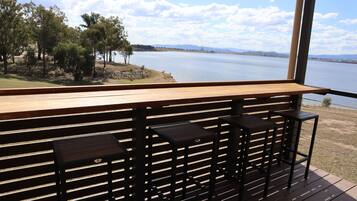 Villa, utsikt mot innsjø | Terrasse/patio