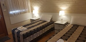 Standard Twin Room, 2 Twin Beds, Non Smoking, Kitchenette (Twin Room) | Iron/ironing board, free WiFi, wheelchair access - Bondi Motel (Moree)