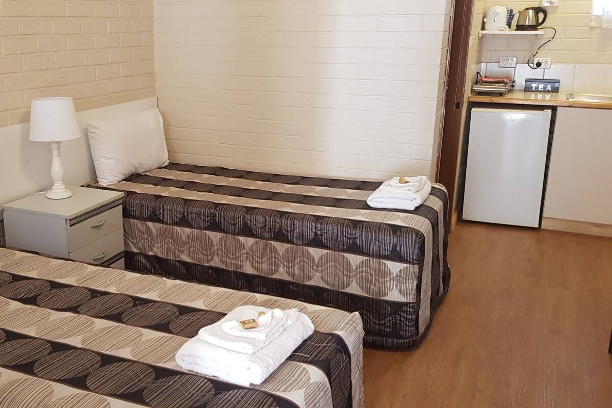 Standard Twin Room, 2 Single Beds, Non Smoking, Kitchenette (Twin Room) | Iron/ironing board (on request), free WiFi