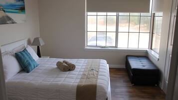 Apartment, 2 Bedrooms, Ocean View (Fully Self Contained) | Premium bedding, pillowtop beds, blackout drapes, soundproofing