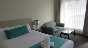 Executive Room, Non Smoking | Iron/ironing board, free WiFi, bed sheets - George Bass Motor Inn (Nowra)