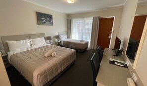 Chambre exécutive, non-fumeur (Executive Twin) | Fer et planche à repasser, accÚs au Wi-Fi (inclus), literie fournie