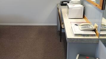 Luxury Room, 1 Queen Bed, Non Smoking | Private kitchenette | Fridge, microwave, oven, stovetop