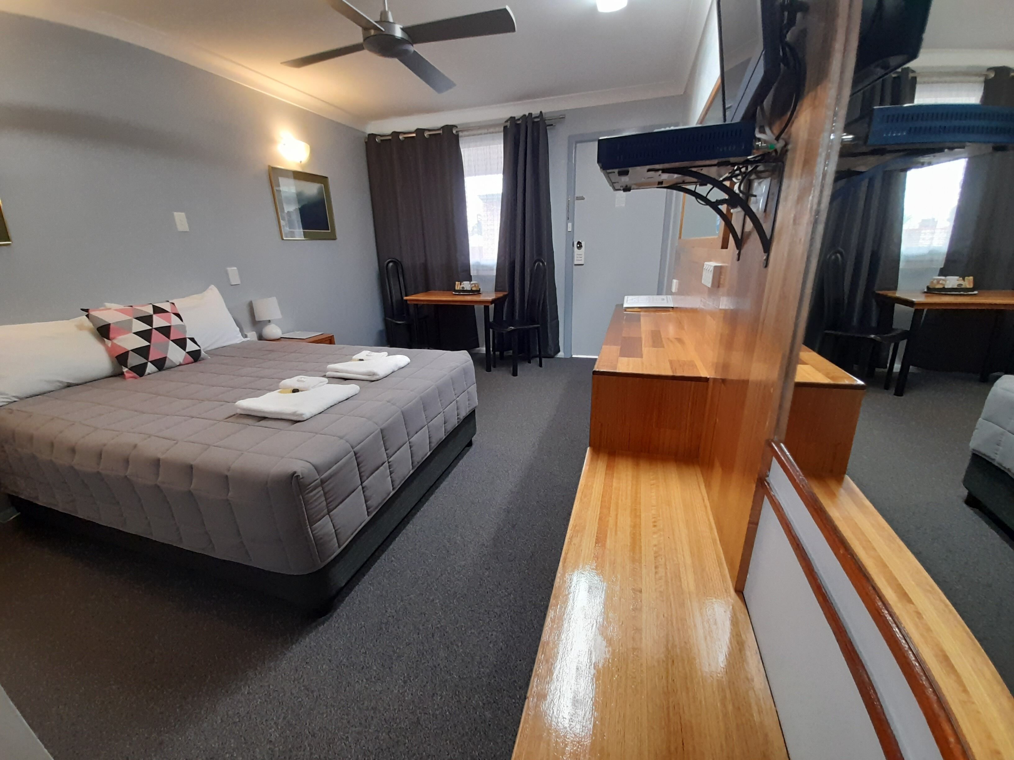 Blendingsgardiner, lydisolert, strykejern/-brett og wi-fi (inkludert)