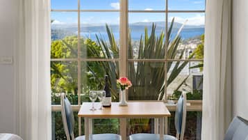 Standard Room | Minibar, iron/ironing board, free WiFi, bed sheets