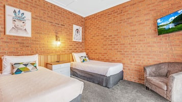 Habitación familiar, no fumadores, cocina básica | Escritorio, tabla de planchar con plancha, wifi gratis