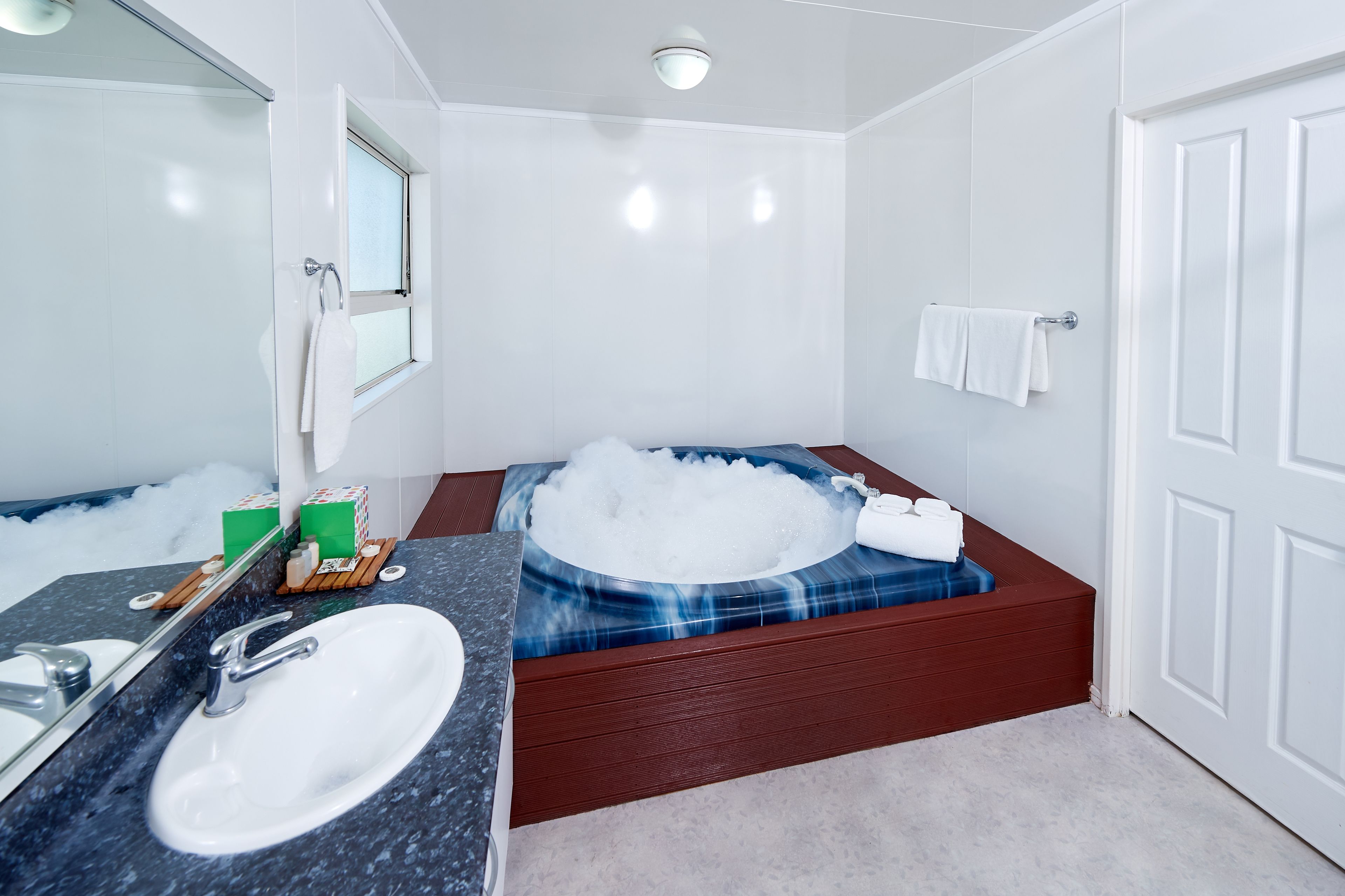 Standard Studio, Non Smoking, Kitchenette (Spa Pool Studio) | Jetted bathtub