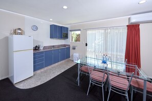 Standard Suite, 2 Bedrooms | Private kitchen | Fridge, microwave, coffee/tea maker, electric kettle - Livingston Motel (Whakatane)