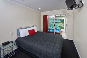 标准套房, 1 间卧室, 无烟房, 厨房 (Spa Pool) | 客房内保险箱、办公 桌、熨斗/熨衣板、免费 WiFi