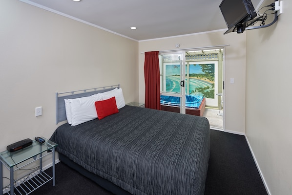 Suite estándar, 1 habitación, no fumadores, cocina (Spa Pool) | Caja fuerte, escritorio, tabla de planchar con plancha y wifi gratis