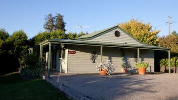 Merlot Cottage | Terrace/patio