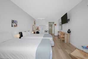 Twin Room on Level 1 | Individually furnished, iron/ironing board, free WiFi, bed sheets - Bayview Tower (Yeppoon)