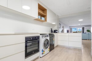 Refrigerador, horno, lavavajillas, tetera/pava eléctrica