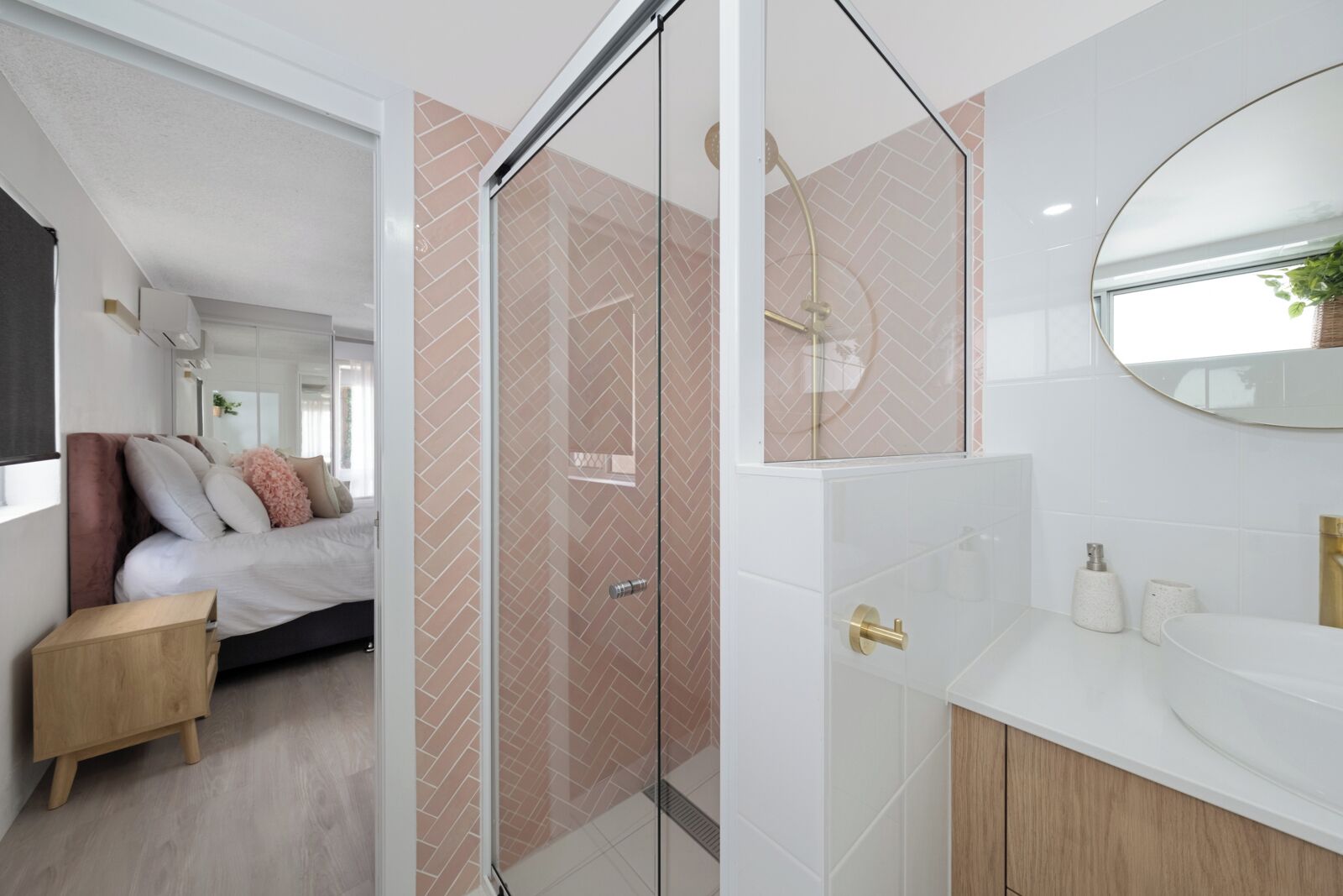 Luna Blu - Property Adjacent | Bathroom | Shower, hair dryer, towels